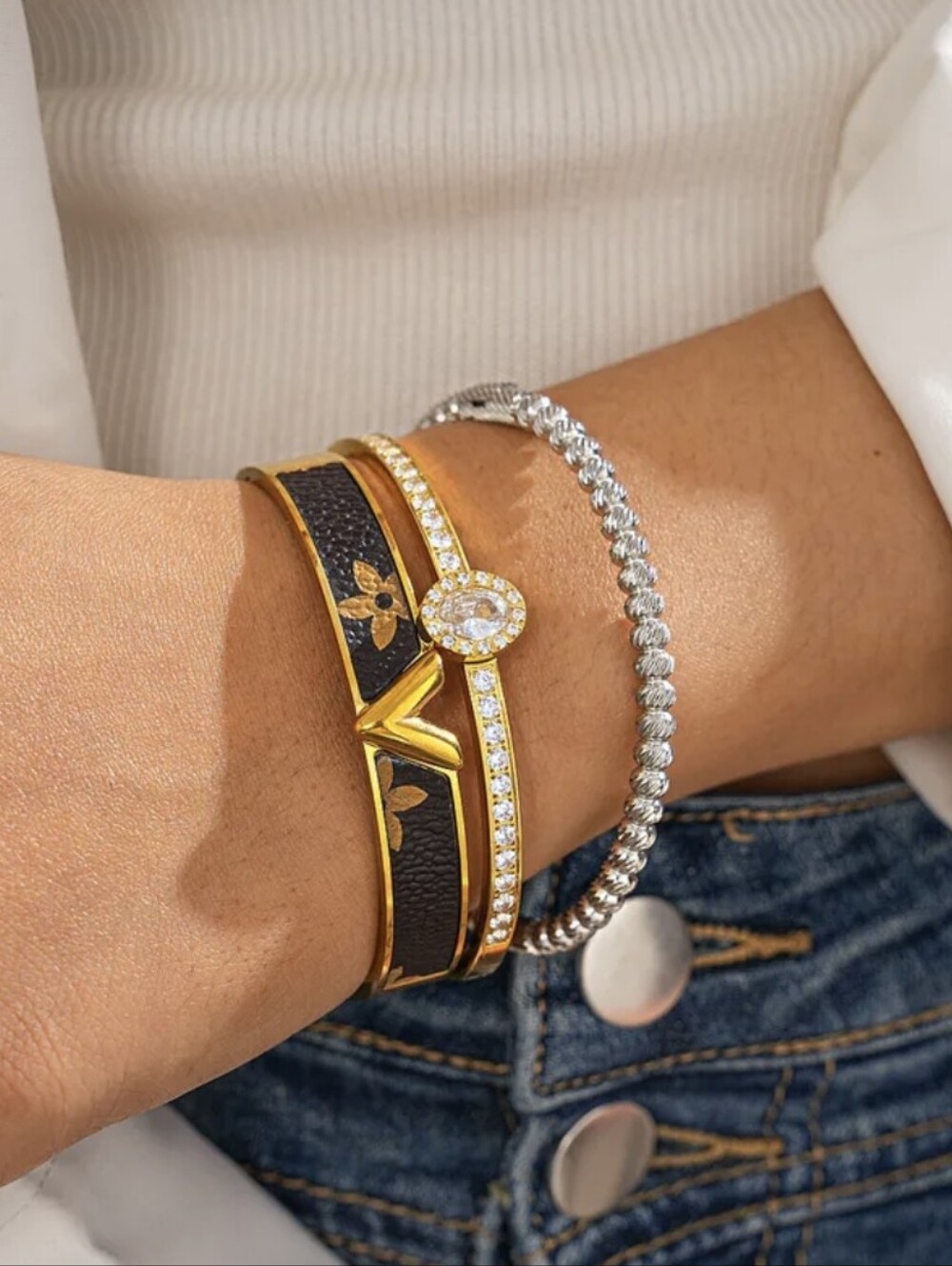 18k Gold Plated Luxury Letter V Bangle Bracelet